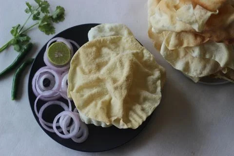 A papadum also called papad is a thin, crisp, round flatbread from India Stock-Fotos