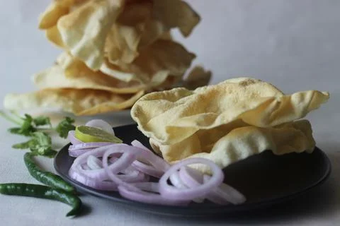 A papadum also called papad is a thin, crisp, round flatbread from India Stock-Fotos