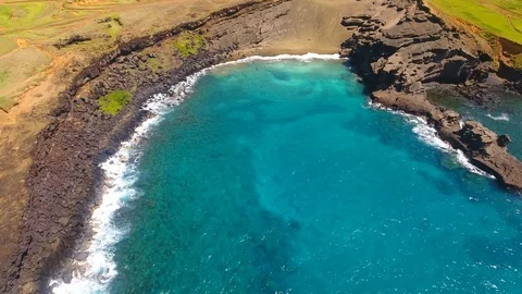 Papakolea Beach Fly over Video stock 90193645
