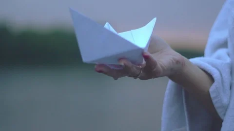 Paper boat in hand 스톡 동영상 95833643