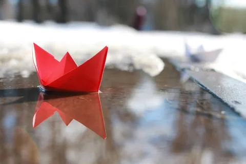 Paper boat in a pool various objects of the spring season in the best of t... Foto stock