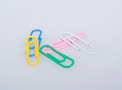 Paper clips of different colour Stock-Fotos