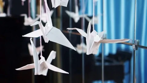 Paper cranes on a string Video stock 83002336