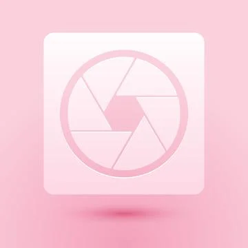 Paper cut Camera shutter icon isolated on pink background. Paper art style Illustrazione stock