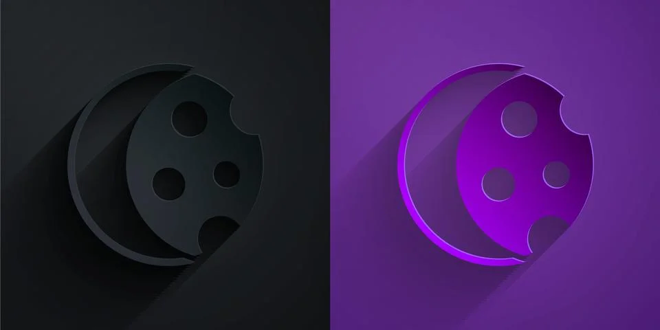 Paper cut Eclipse of the sun icon isolated on black on purple background. T.. Illustrazione stock