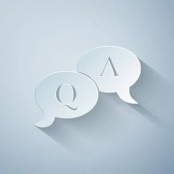 Paper cut Question and Answer mark in speech bubble icon isolated on grey Illustrazione stock