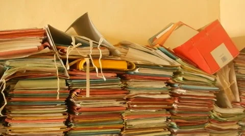 Paper documents deposited. Vidéo 30057306