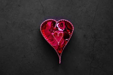 Paper elements in shape of heart on dark stone background. Love Valentine's.. Foto stock