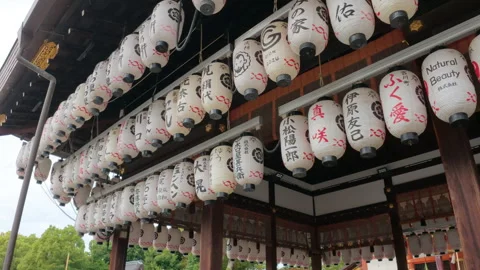 Paper lanterns hanging from the Eaves of a Shrine in Kyoto Vídeos de archivo 333829581