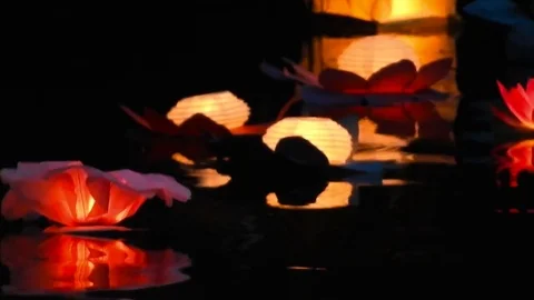 Paper Lanterns at Night on the Water 库存影片 71651772