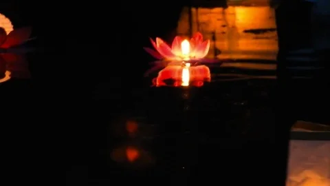 Paper Lanterns at Night on the Water 库存影片 71651863