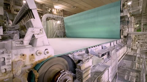 A paper machine for the production of white paper. Shafts with paper pulp Stockbeeldmateriaal 301446972