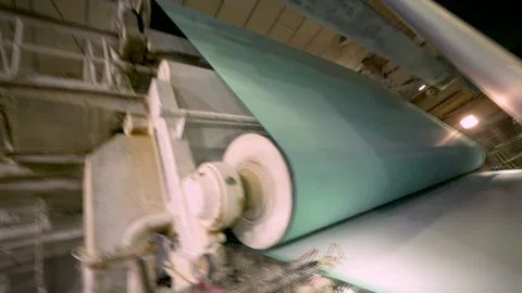 A paper machine for the production of white paper. Shafts with paper pulp Stockbeeldmateriaal 301447372