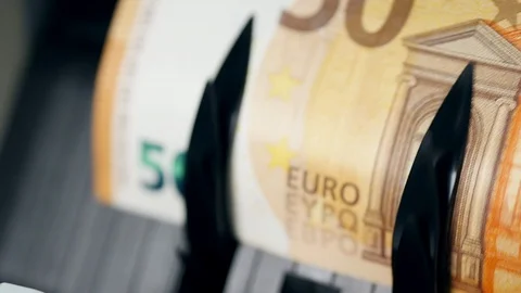 Paper money counted in a banking machine. Vidéo 114547666