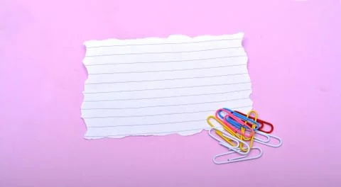 Paper note with copysace on pink background Foto stock