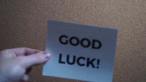 Paper note on the pin board Stock-Footage 98365876