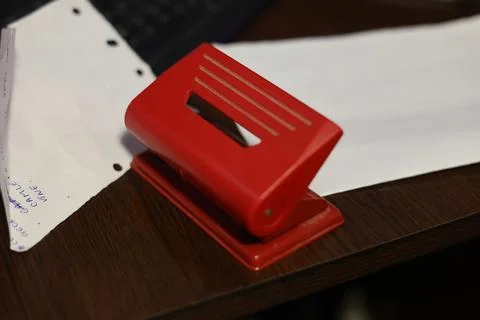 Paper punching handle machine, red color Foto stock