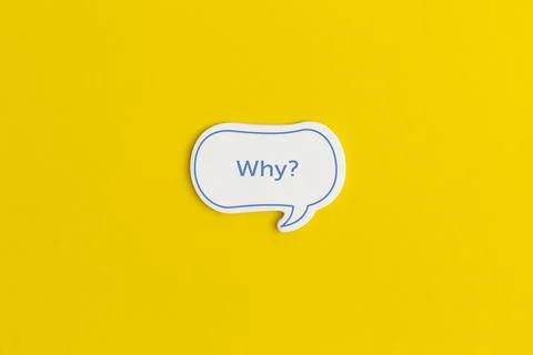Paper speech bubble on a yellow background. Top view with copy space. Flat la Fotos de archivo