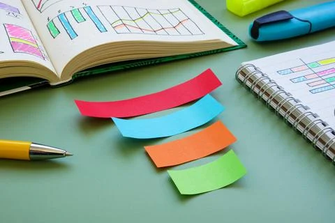 Paper strips represent marketing conversion funnel. Symbolizes customer journ Foto stock