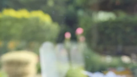 Paper on a window with an information message in french Stock-Footage 93265237