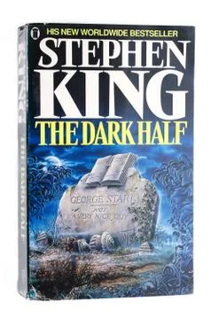 Paperback The Dark Half Foto stock
