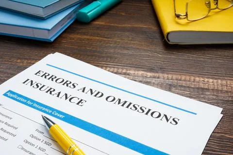 Papers with errors and omissions insurance eo form. 스톡 사진