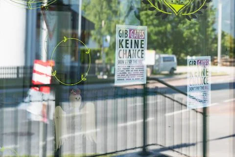  Papers in a store window protesting against forced vaccination Gibt Gates... Stock Photos