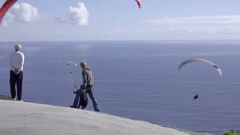 Para glider launching into winds over Cape Town Stock Footage 84043441