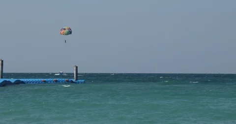 Para glider Paragliding Against security camera 스톡 동영상 98045199