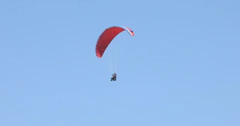 Para glider Paragliding Against security camera 스톡 동영상 98045238