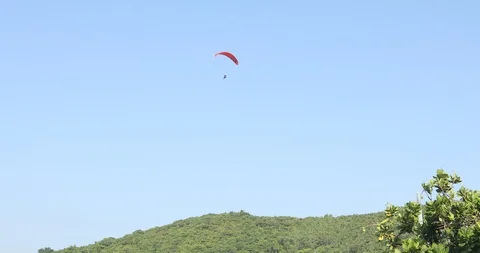 Para glider Paragliding Against security camera 스톡 동영상 98045340