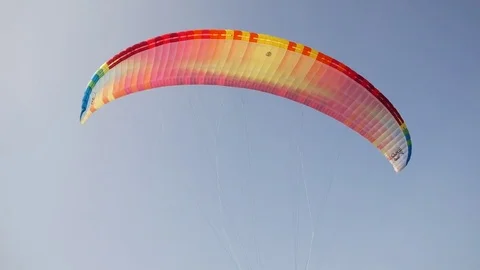 Para-glider pilot gets lifted from the beach into the air Video stock 79628641