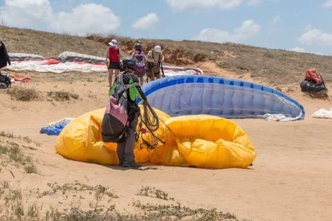 Para-glider is ready for takeoff. Fotos de archivo