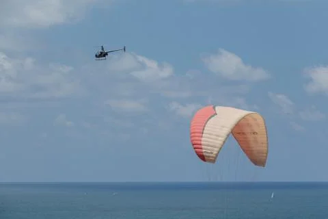 Para-gliding flight. Fotos de archivo