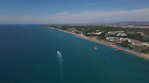 The parachute connected to the speedboat had exciting moments 動画素材 164358155
