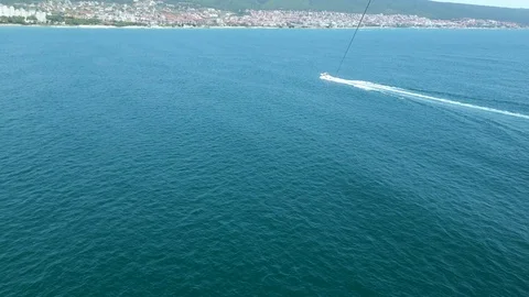 Parachute flight over the coast. Video stock 113398181