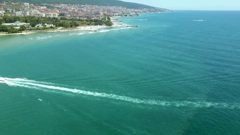Parachute flight over the coast. Video stock 113398535