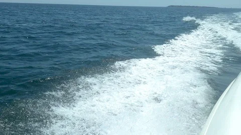 Parachute flight over the coast. Video stock 113398996