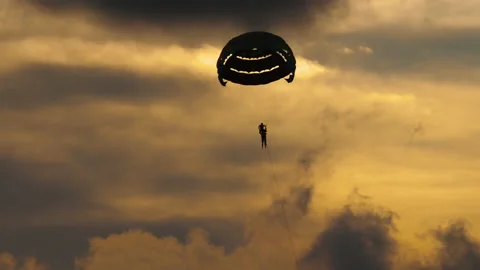 Parachute flight at sunset Video stock 171425388
