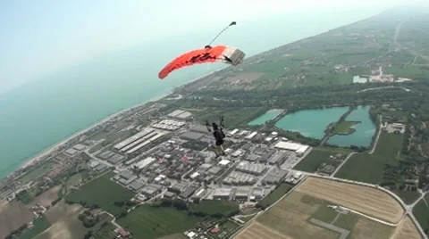 Parachute flying over the ocean Video stock 8086694