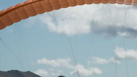 Parachute high in the sky 動画素材 172533165