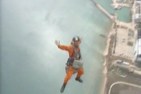 Parachute jump Vídeos de archivo 1038624