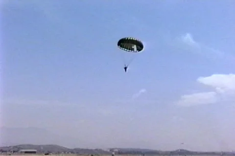 Parachute landing 스톡 동영상 299813