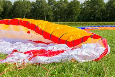 Parachute lying in green grass Foto stock