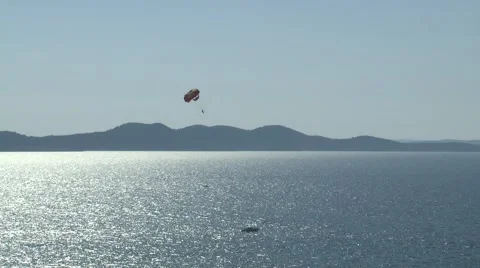 Parachute over the sea 스톡 동영상 41751113