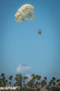 Parachute pulled by a boat  库存照片