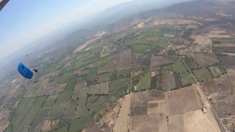 Parachute in the sky Video stock 238964201