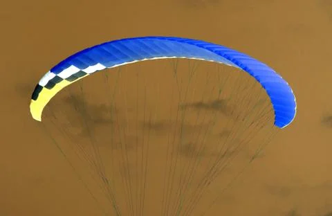 Parachute in the sky. Inversion Foto stock