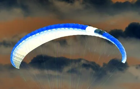 Parachute in the sky. Inversion Fotos de archivo