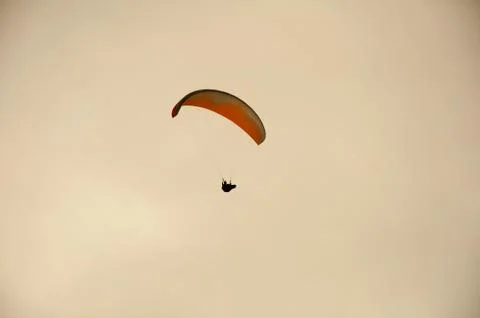 Parachute in the sky Fotos de archivo